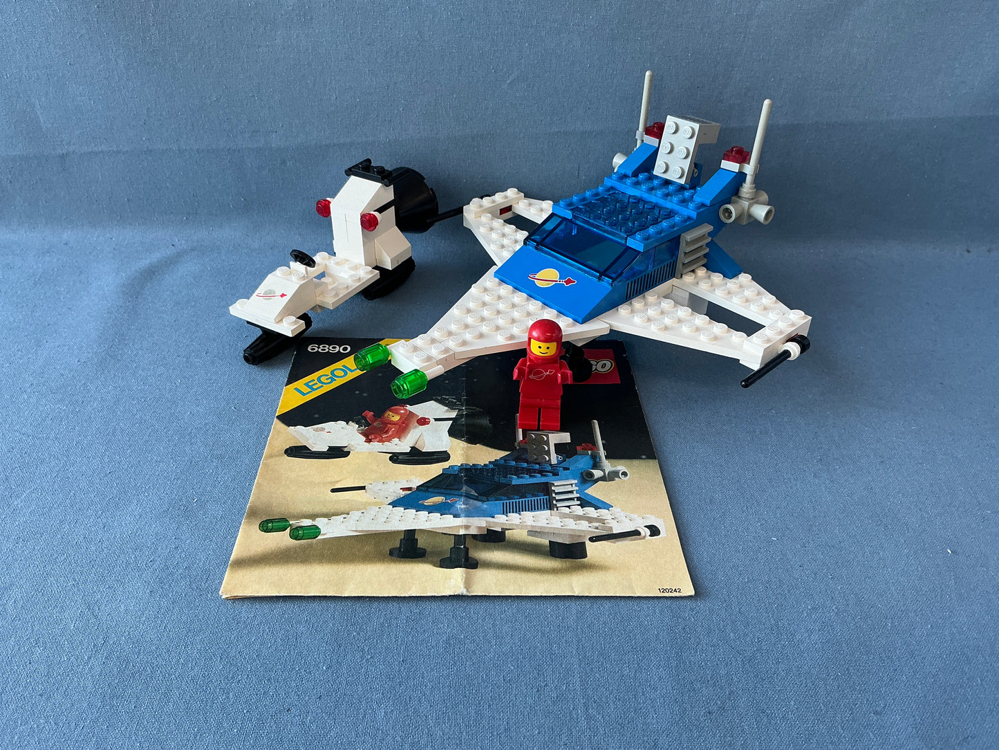 LEGO Classic Space. Cosmic Cruiser. 6890. (Used)