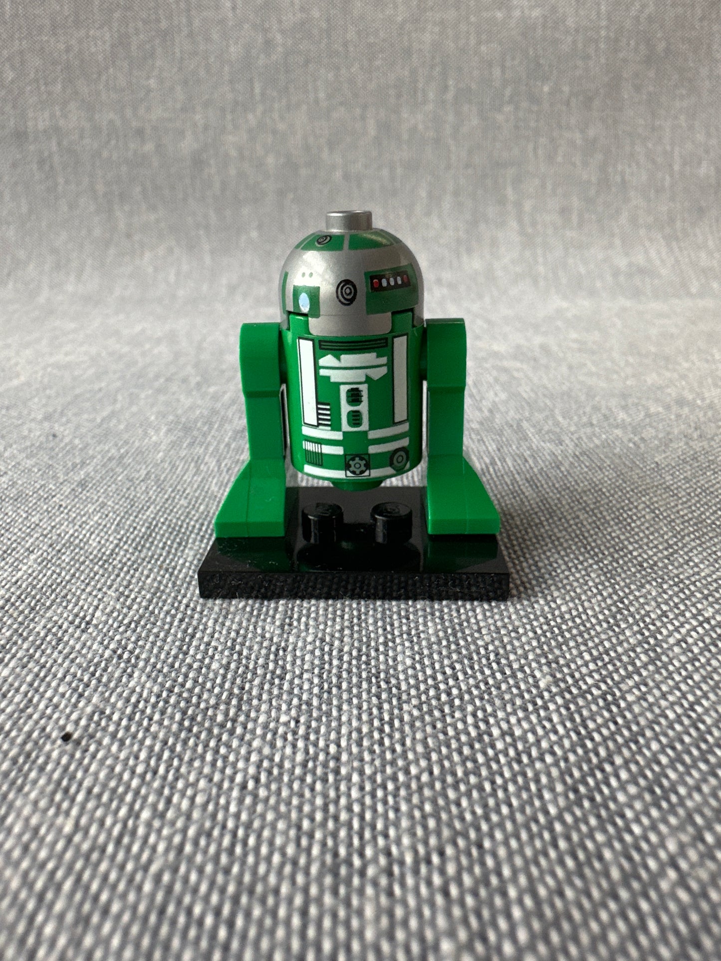 LEGO Star Wars minifigure.
Astromech Droid, R3-D5. sw0393