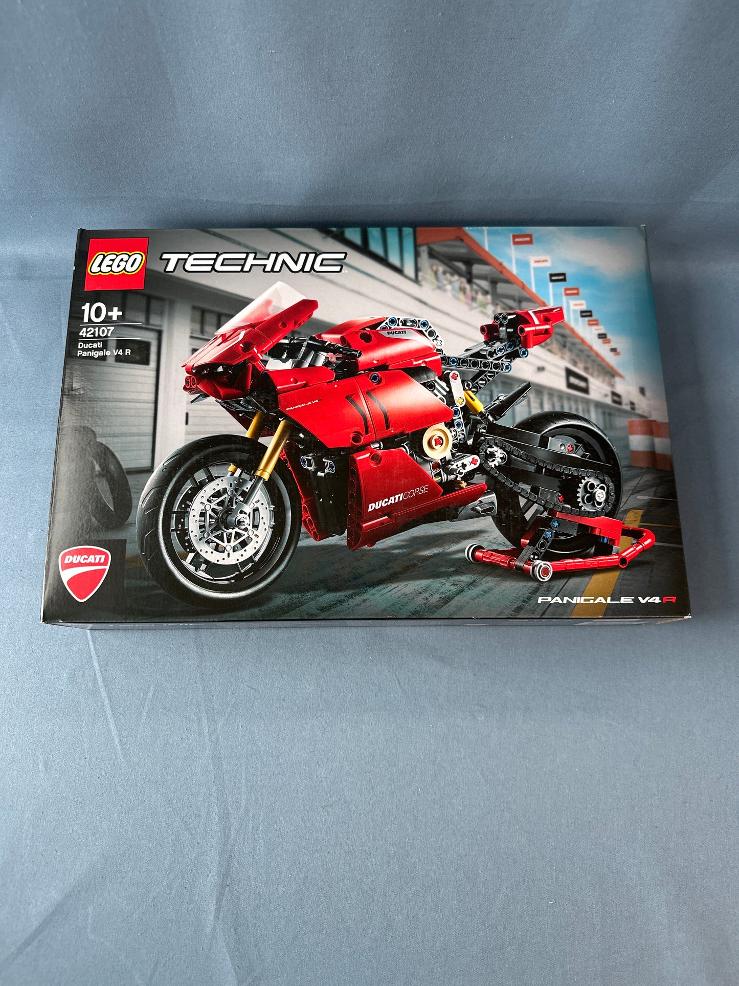 LEGO Technic. Ducati Panigale V4 R. 42107.
