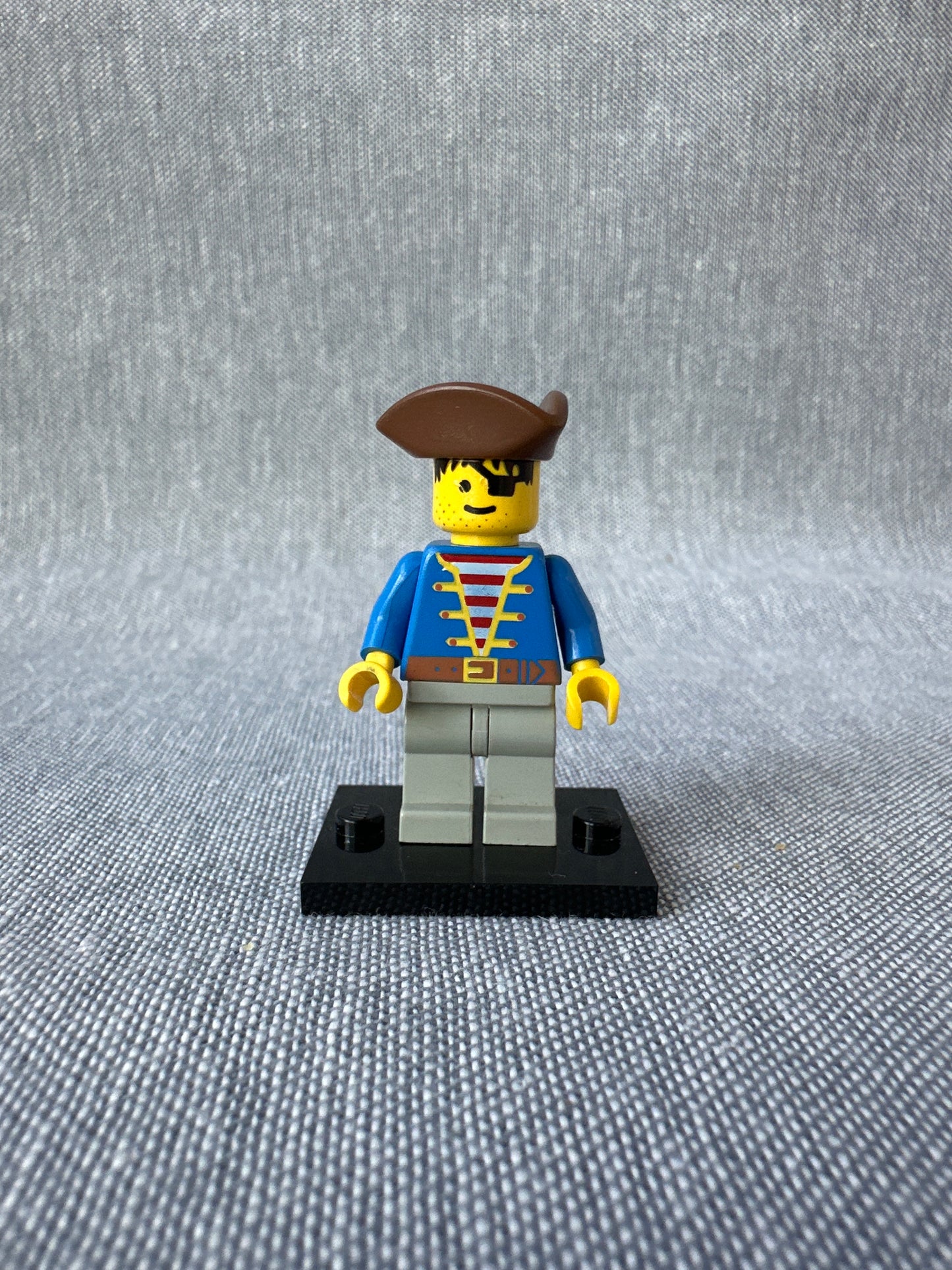 LEGO Pirates minifigure. Pirate. pi008