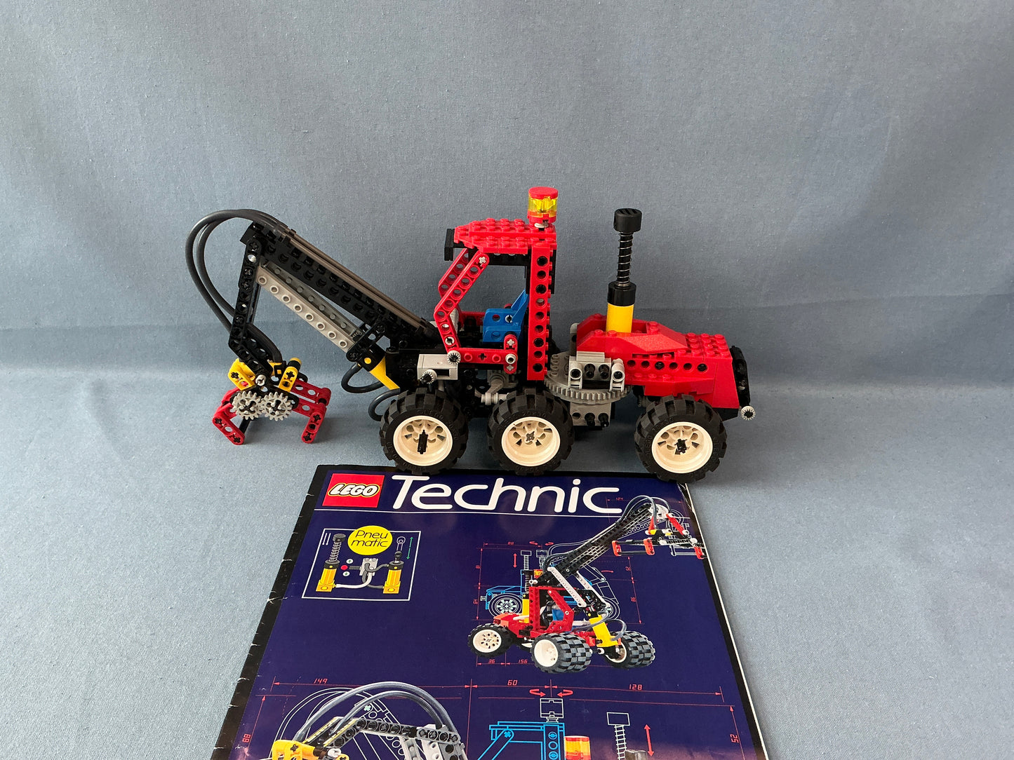 LEGO Technic. Pneumatic Log Loader. 8443. (Used)