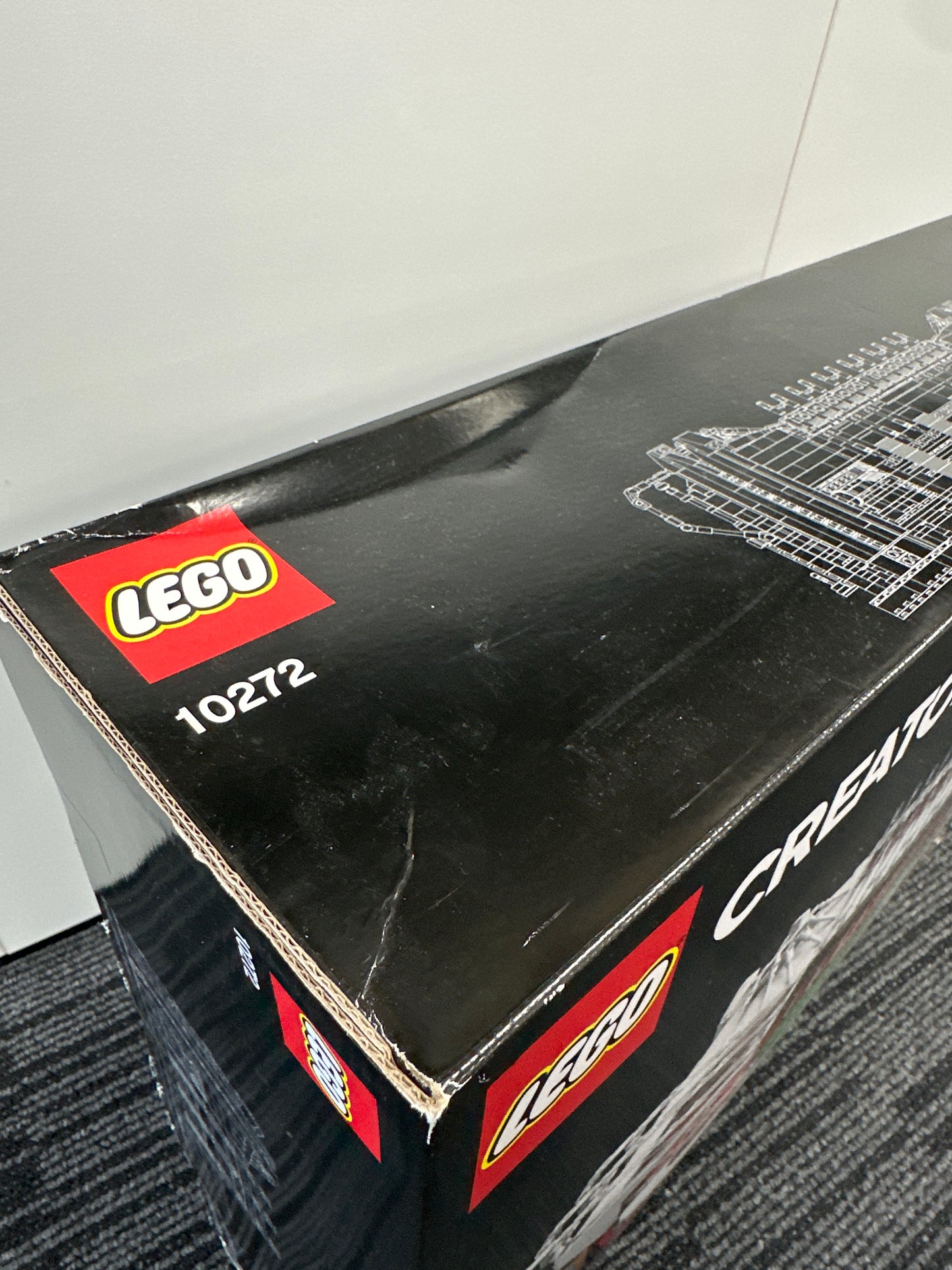 LEGO creator expert. Old Trafford - Manchester United. 10272. (damaged box)