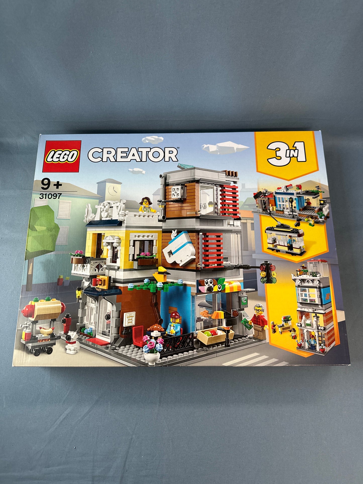 LEGO Creator 3 in 1. Townhouse Pet Shop & Cafe. 31097