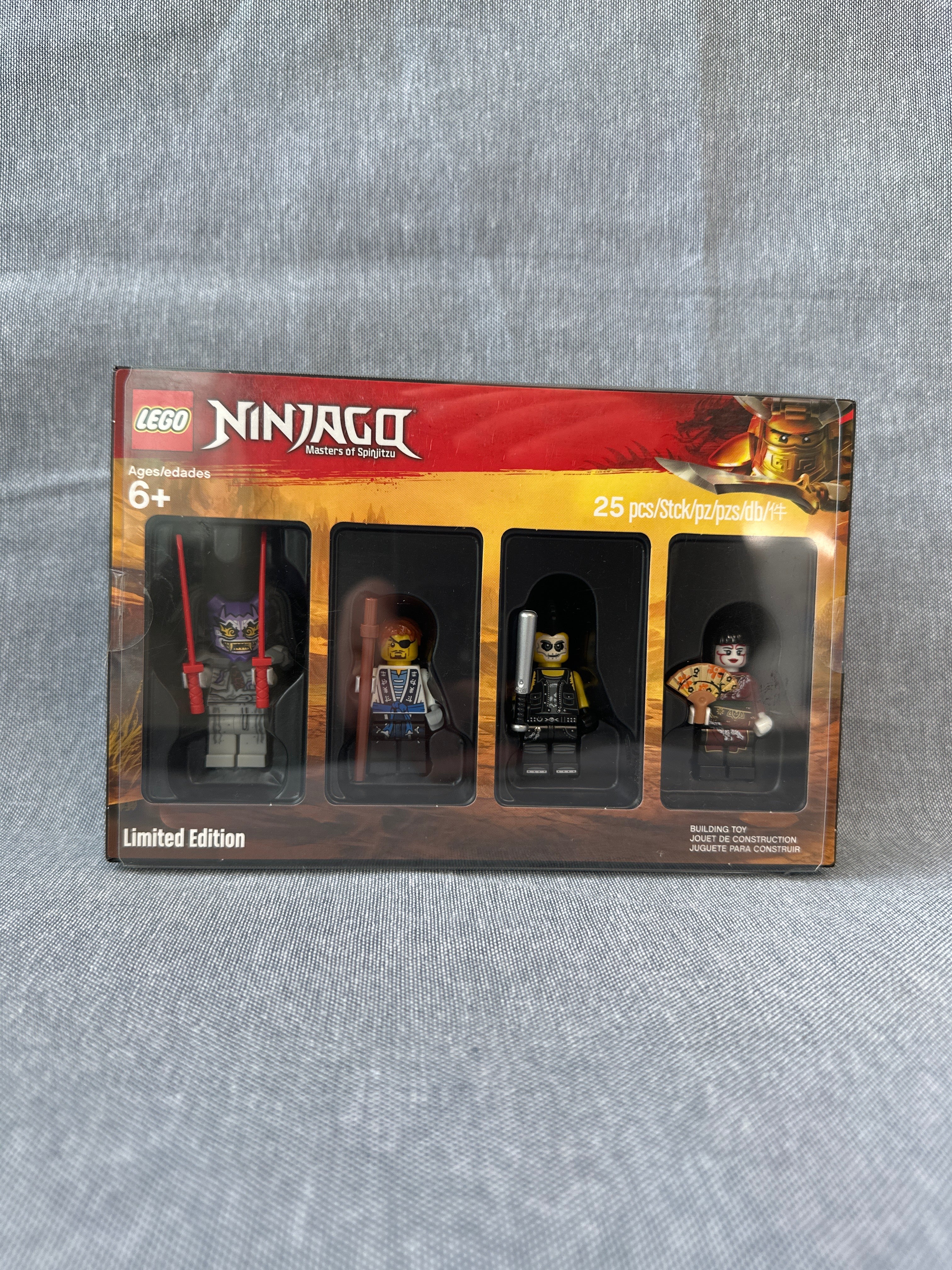 LEGO Bricktober Minifigure Collection 3/4