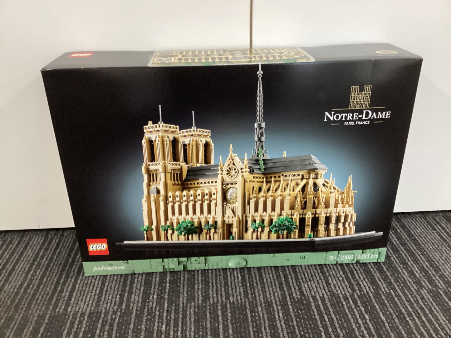 LEGO Architecture. Notre-Dame. 21061.