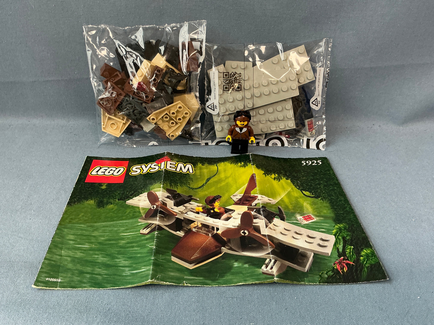 LEGO Adventurers. Pontoon Plane. 5925. (Used)