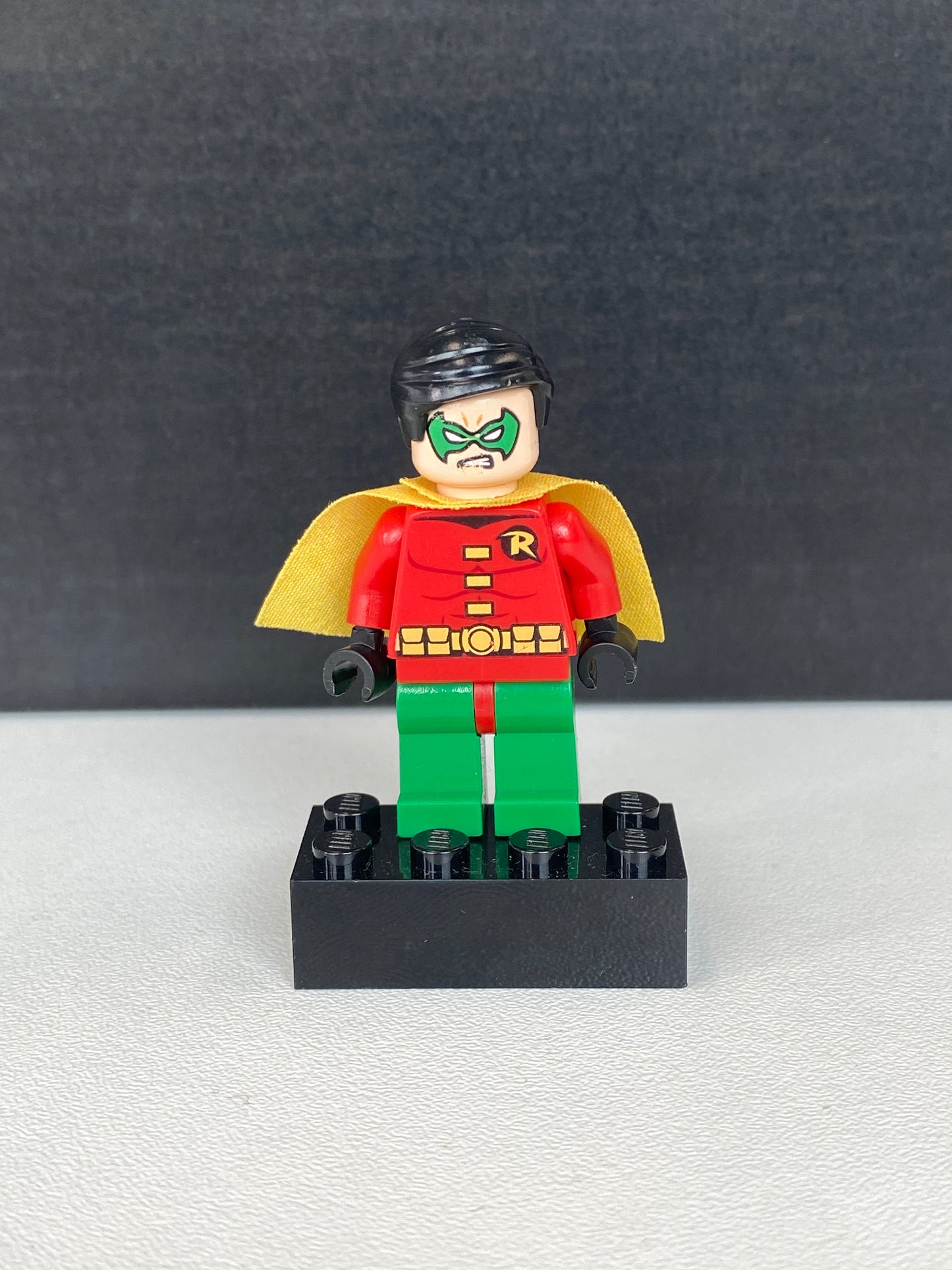 LEGO Minifigure. Robin. (Sh0112)