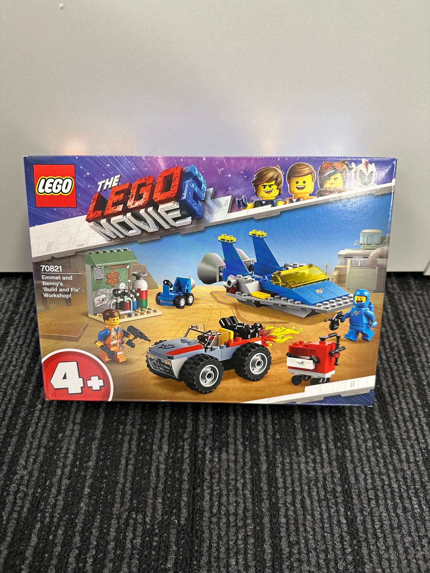 LEGO Movie. Emmet and Benny’s build and fix workshop. 70821