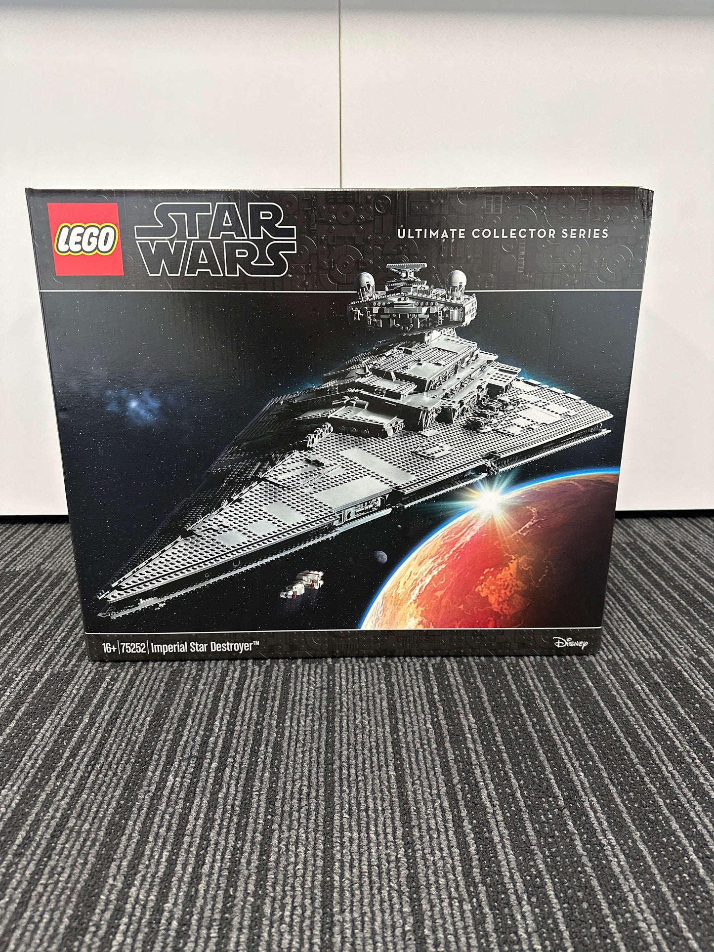 LEGO Star Wars. UCS Imperial Star Destroyer. 75252