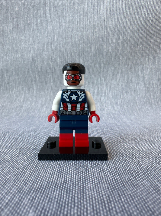 LEGO Super Heroes. Captain America (Sam Wilson). sh0999