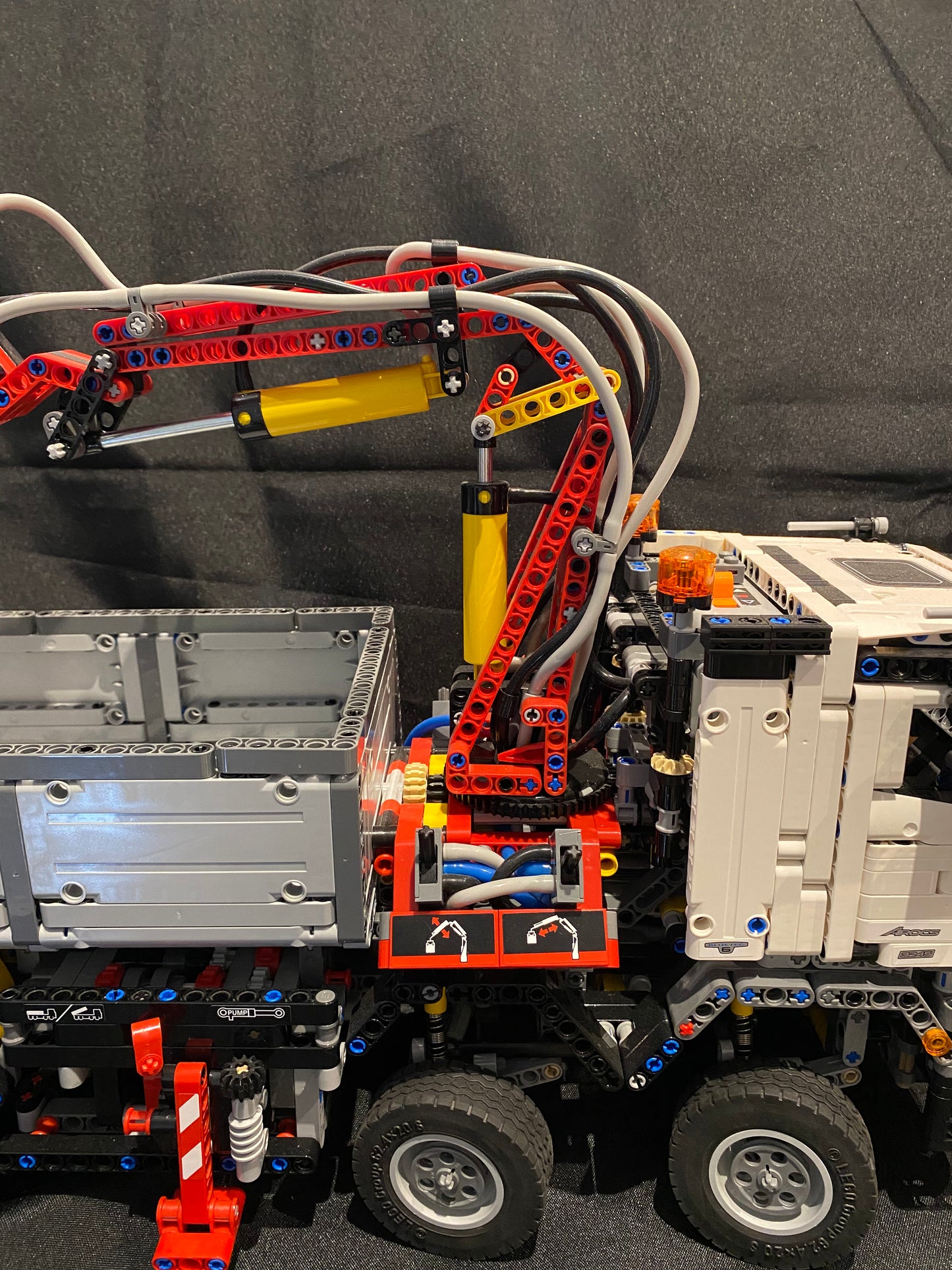 Lego Technic. Mercedes Benz Arocs 3245. 42043. (used)