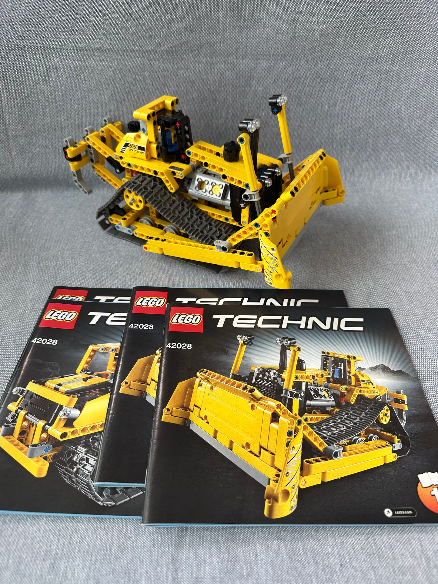 LEGO Technic. Bulldozer. 42028. Used