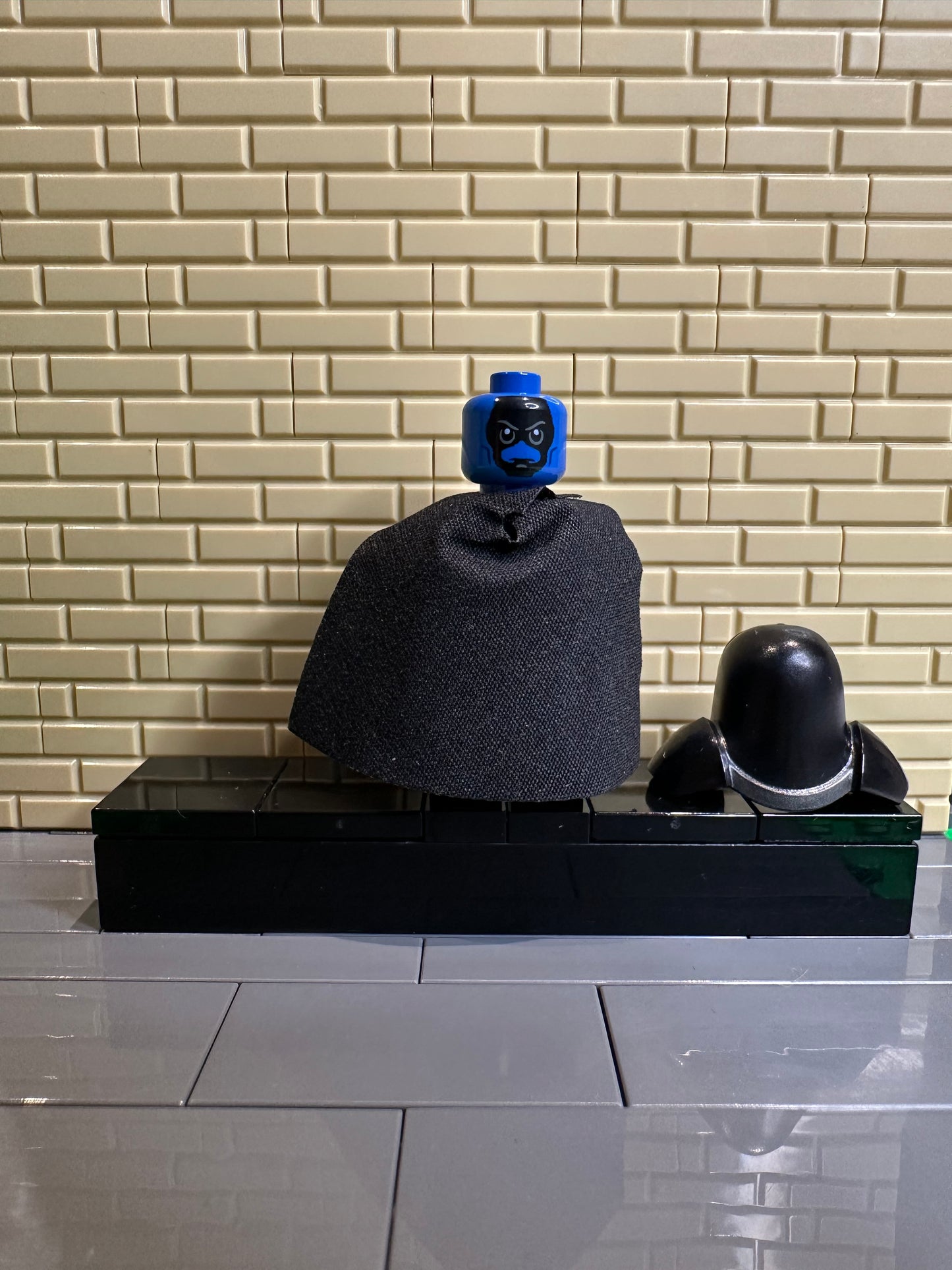 LEGO Minifigure. Roman the Accuser. sh0126