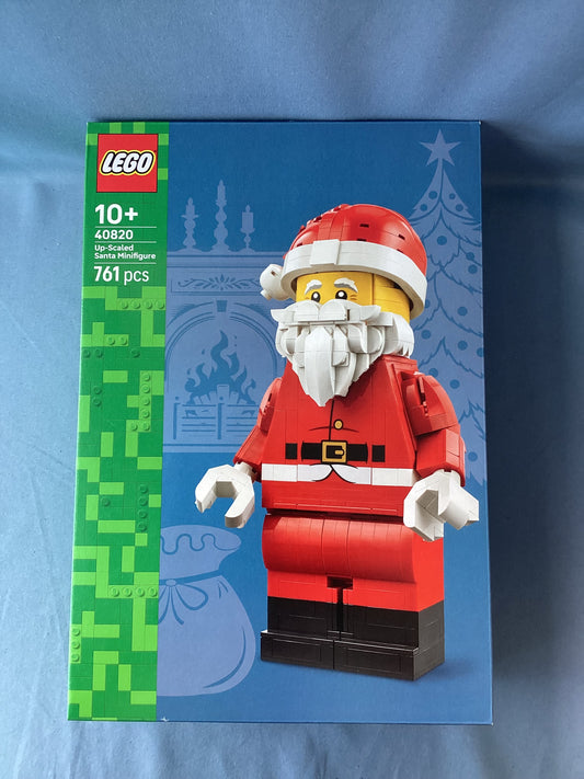 LEGO. Up-Scaled Santa Minifigure. 40820
