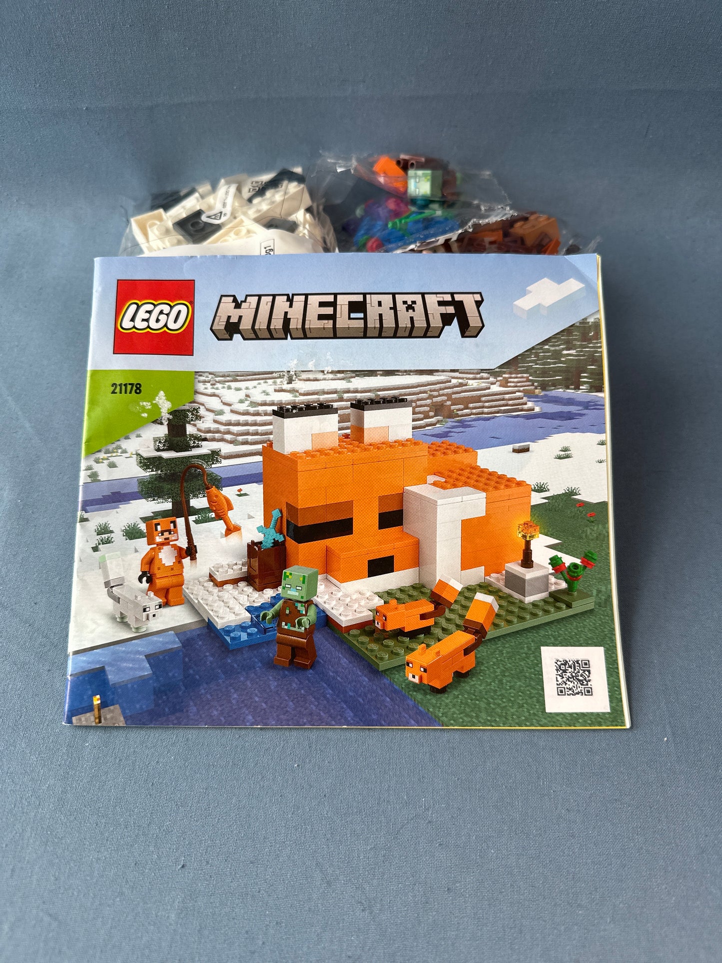 LEGO Minecraft. The Fox Lodge. 21176. (Used)