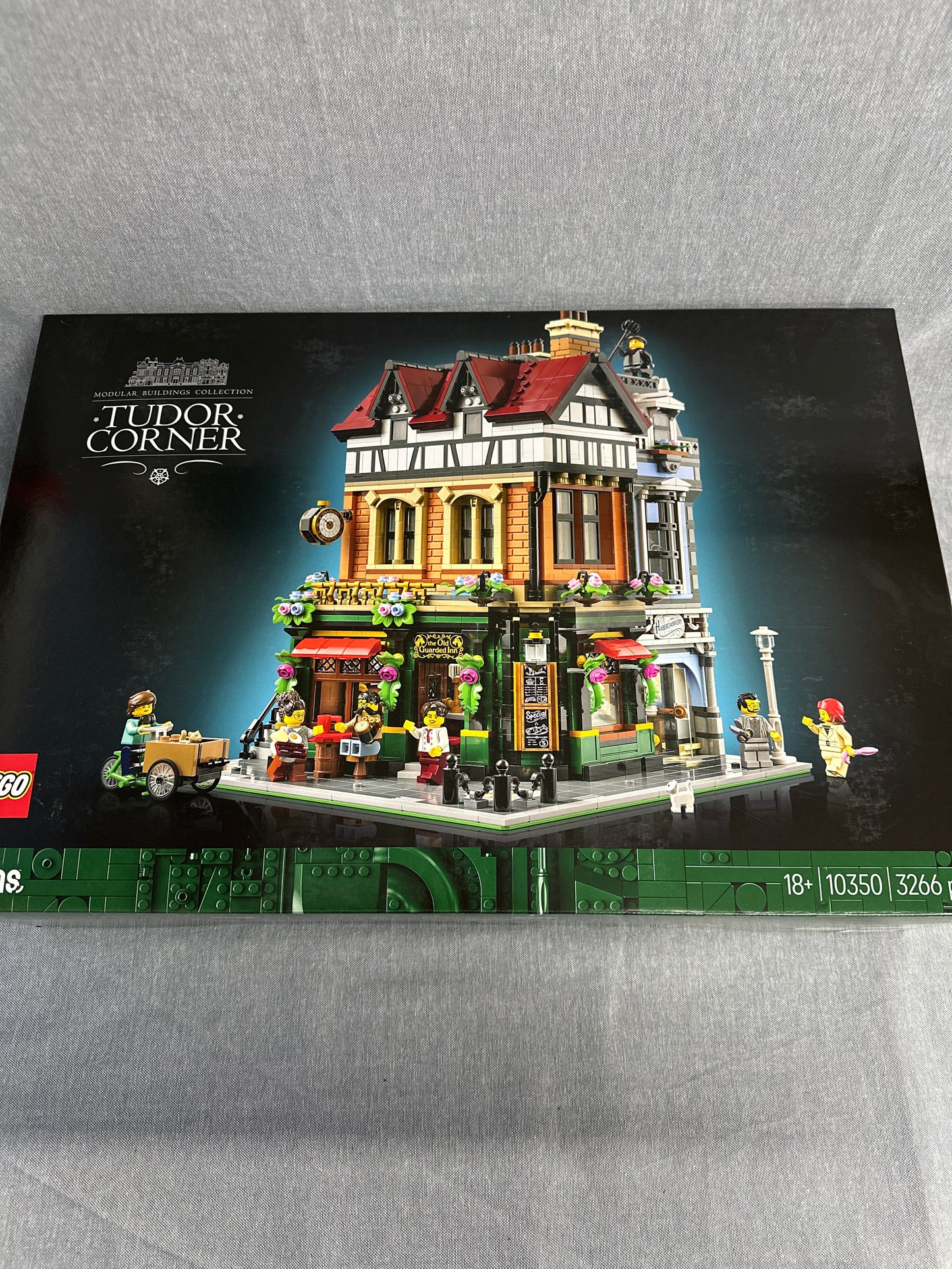 LEGO. Icons. Tudor Corner. 10350.