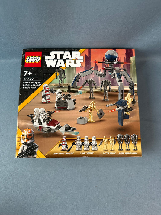 Clone Trooper and Battle Droid Battle Pack. New. 75372