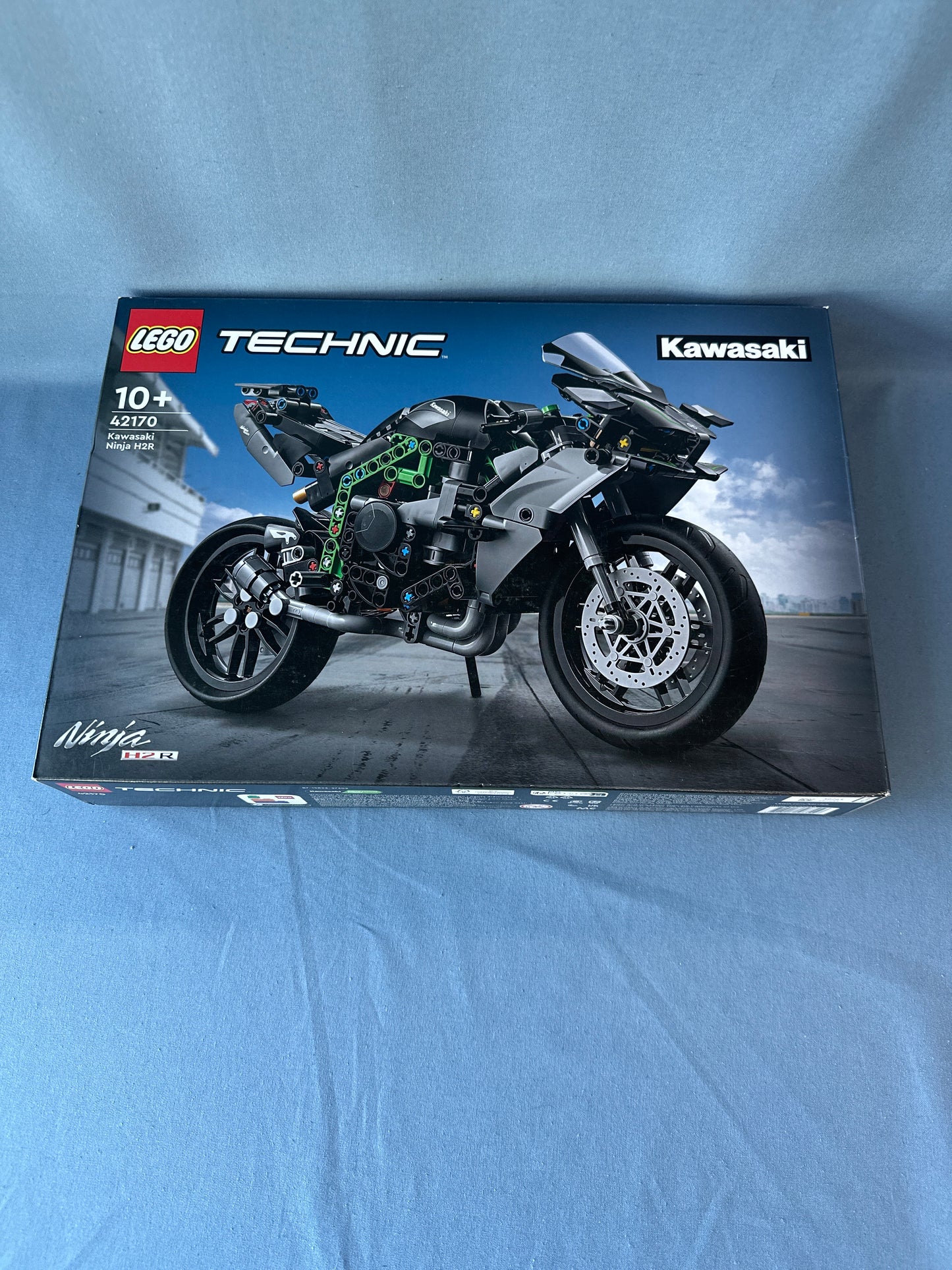 LEGO Technic. Kawasaki Ninja H2R motorcycle. 42170