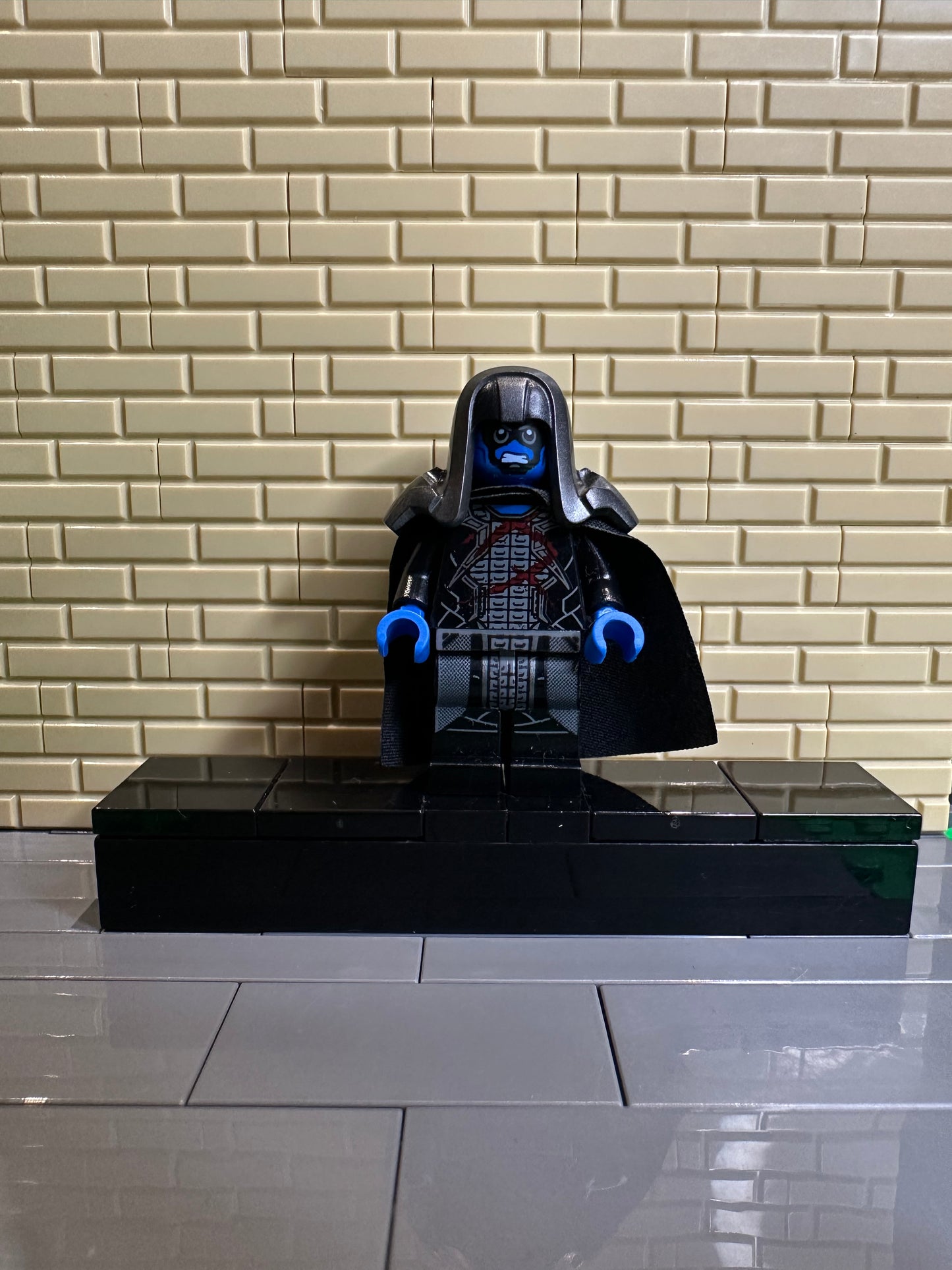 LEGO Minifigure. Roman the Accuser. sh0126