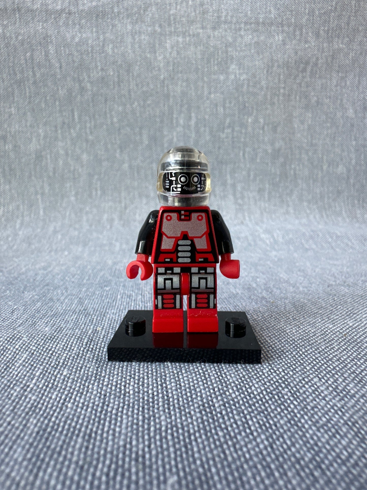 LEGO Space Minifigure. Spyrius Droid (major Kartofski). sp041