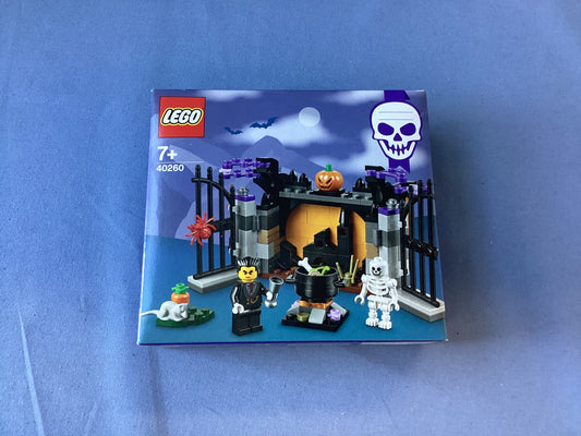 LEGO Holiday. Halloween Haunt. 40260