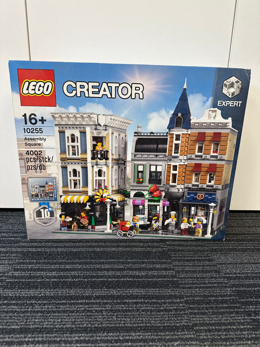 LEGO Creator. Assembly Square. 10255