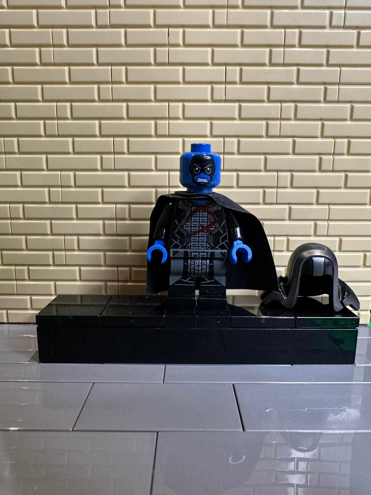 LEGO Minifigure. Roman the Accuser. sh0126