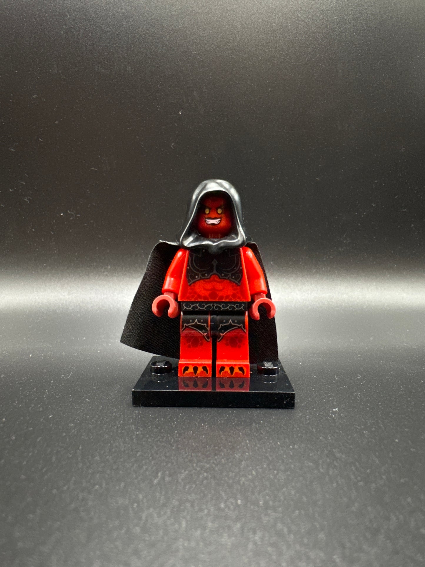LEGO Nexo Knights minifigure. Lavaria. nex047