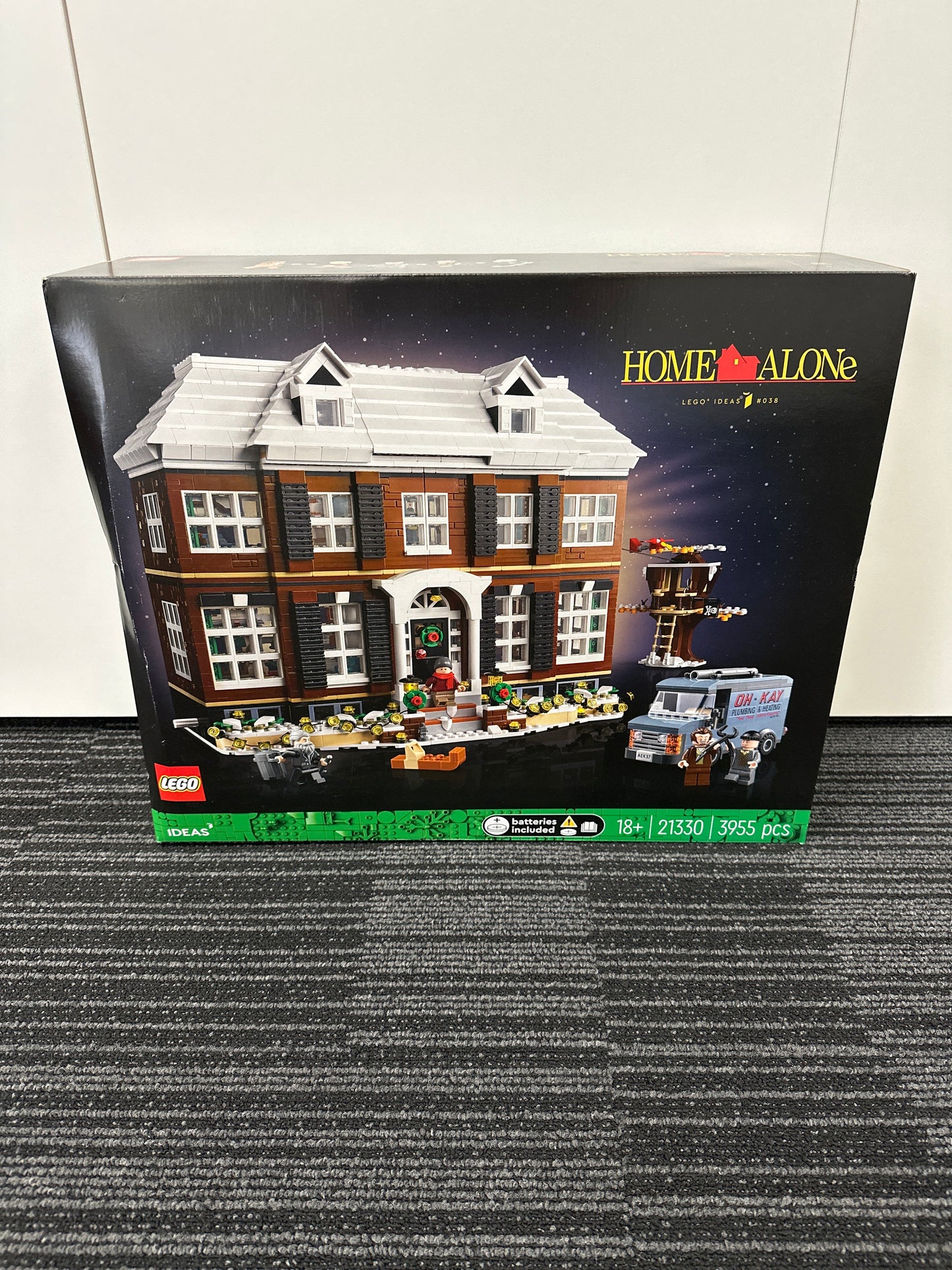 LEGO Ideas. Home Alone House. 21330 (damaged box)