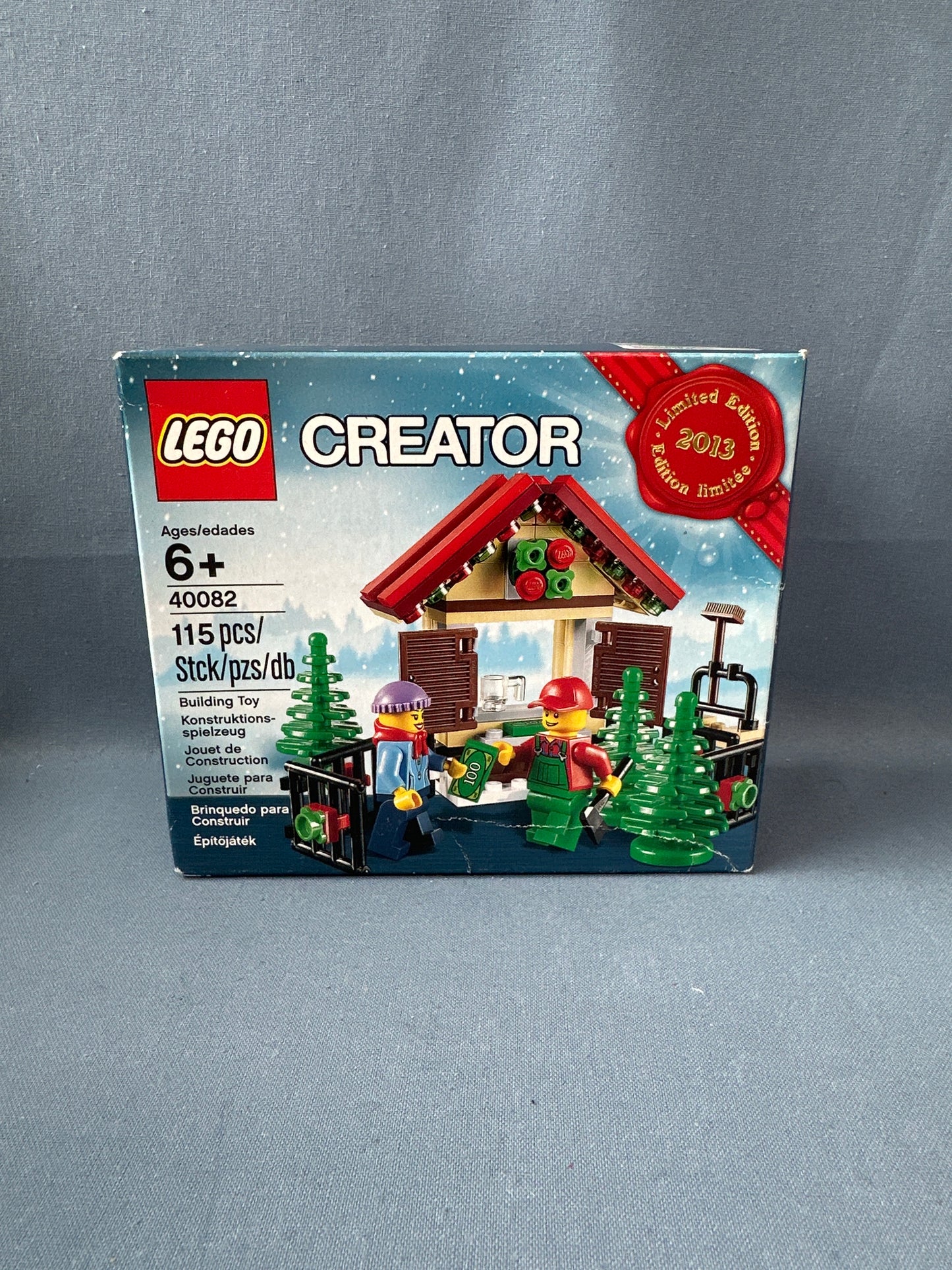 LEGO Exclusive. Christmas Tree Stand. Limited Edition 2014 Holiday Set. 40082