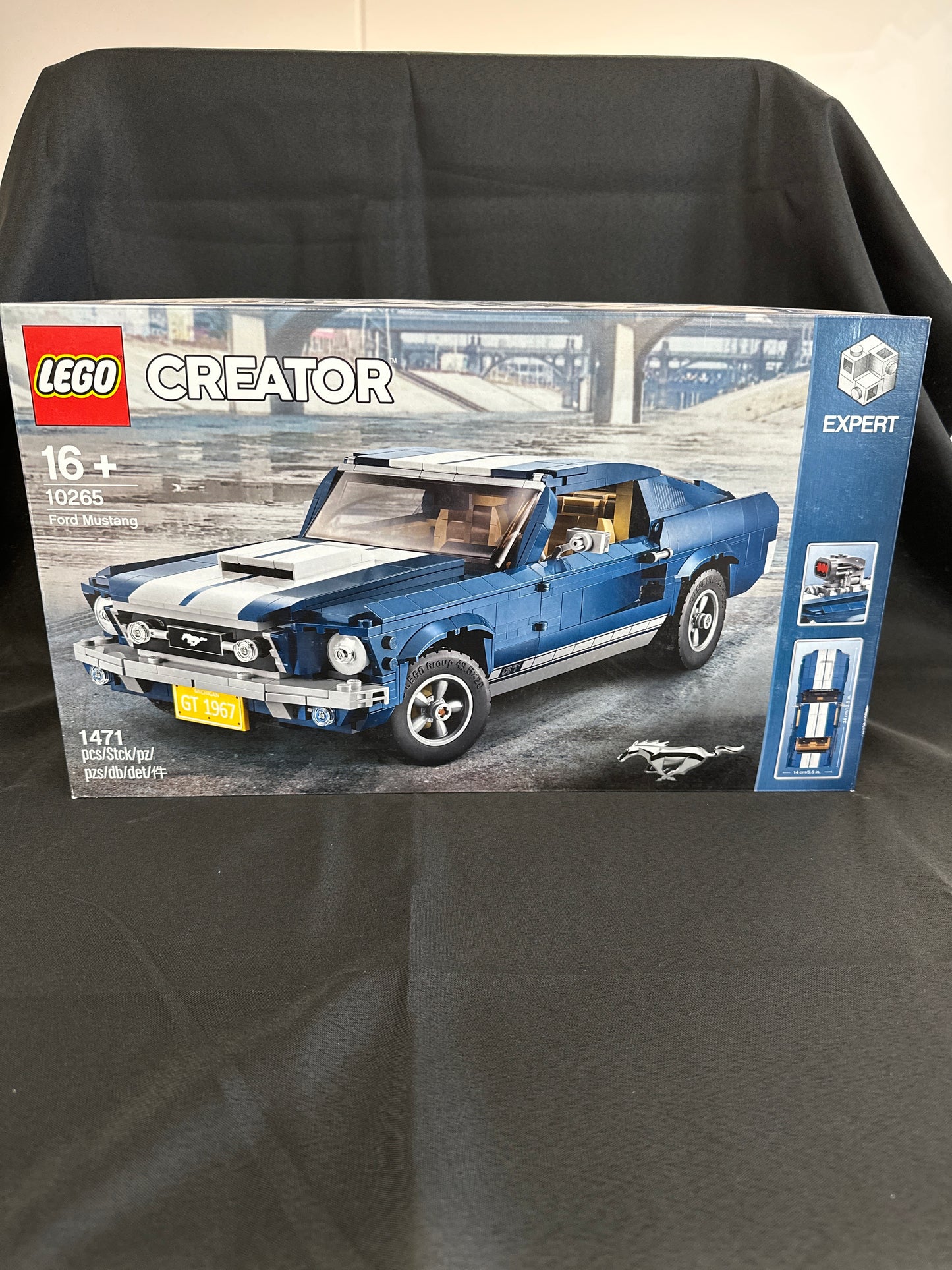 Ford Mustang. New. 10265