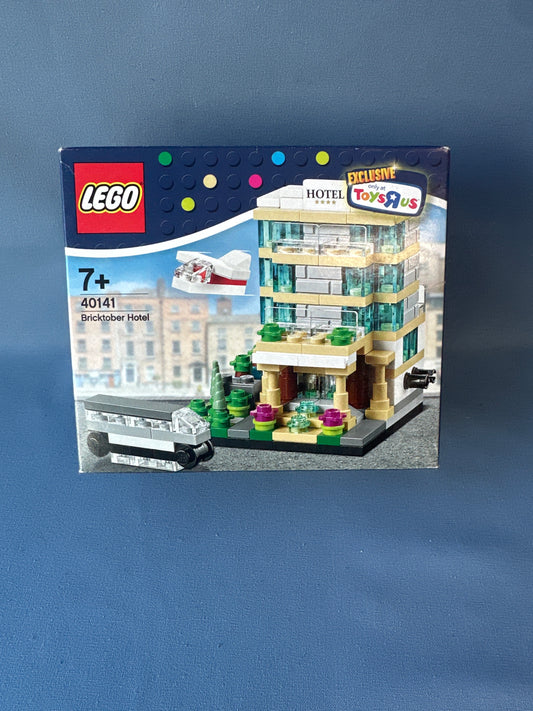 LEGO exclusive. Bricktober Hotel (2015 Toys R Us exclusive). 40141.