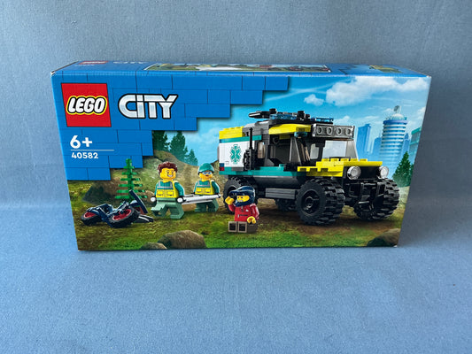 LEGO City. 4x4 Off Road Ambulance Rescue. 40582