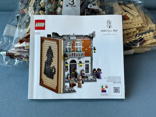 LEGO Icons. Sherlock Holmes: Book Nook. 10351 (used)