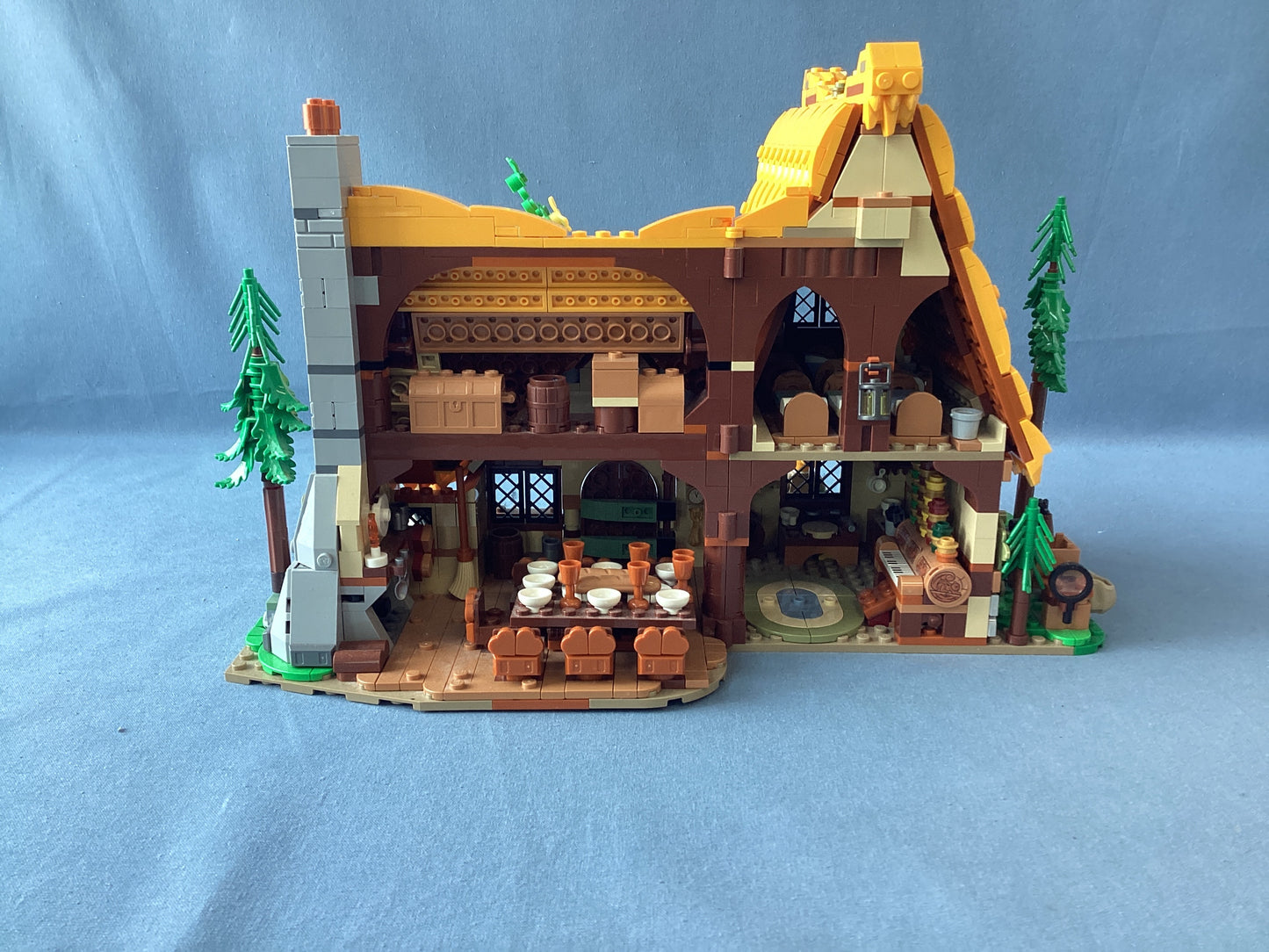 LEGO Disney. Snow White and the Seven Dwarf’s Cottage. 43242. (Used)