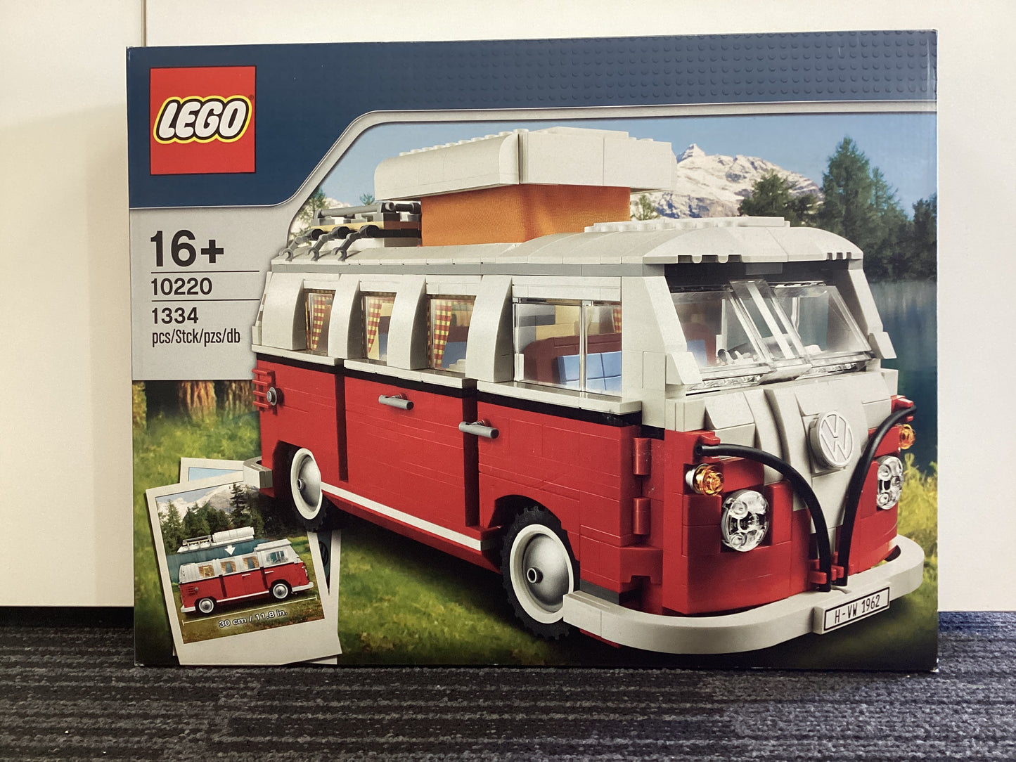 LEGO Creator. Volkswagen T1 Camper Van. 10220
