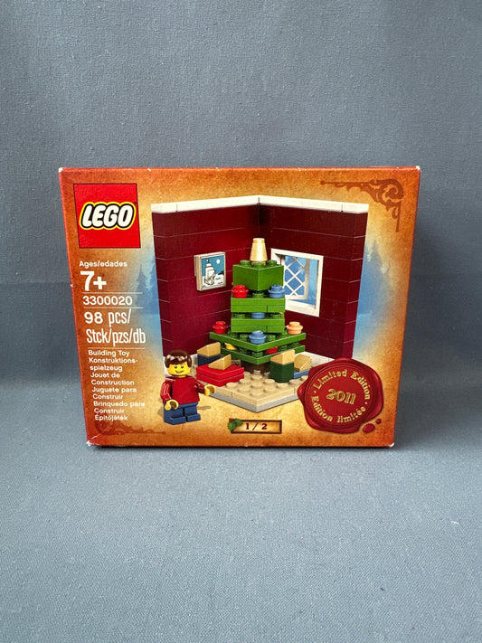 LEGO Exclusive. Christmas Tree Scene (Limited Edition 2011 Holiday Set). 3300020