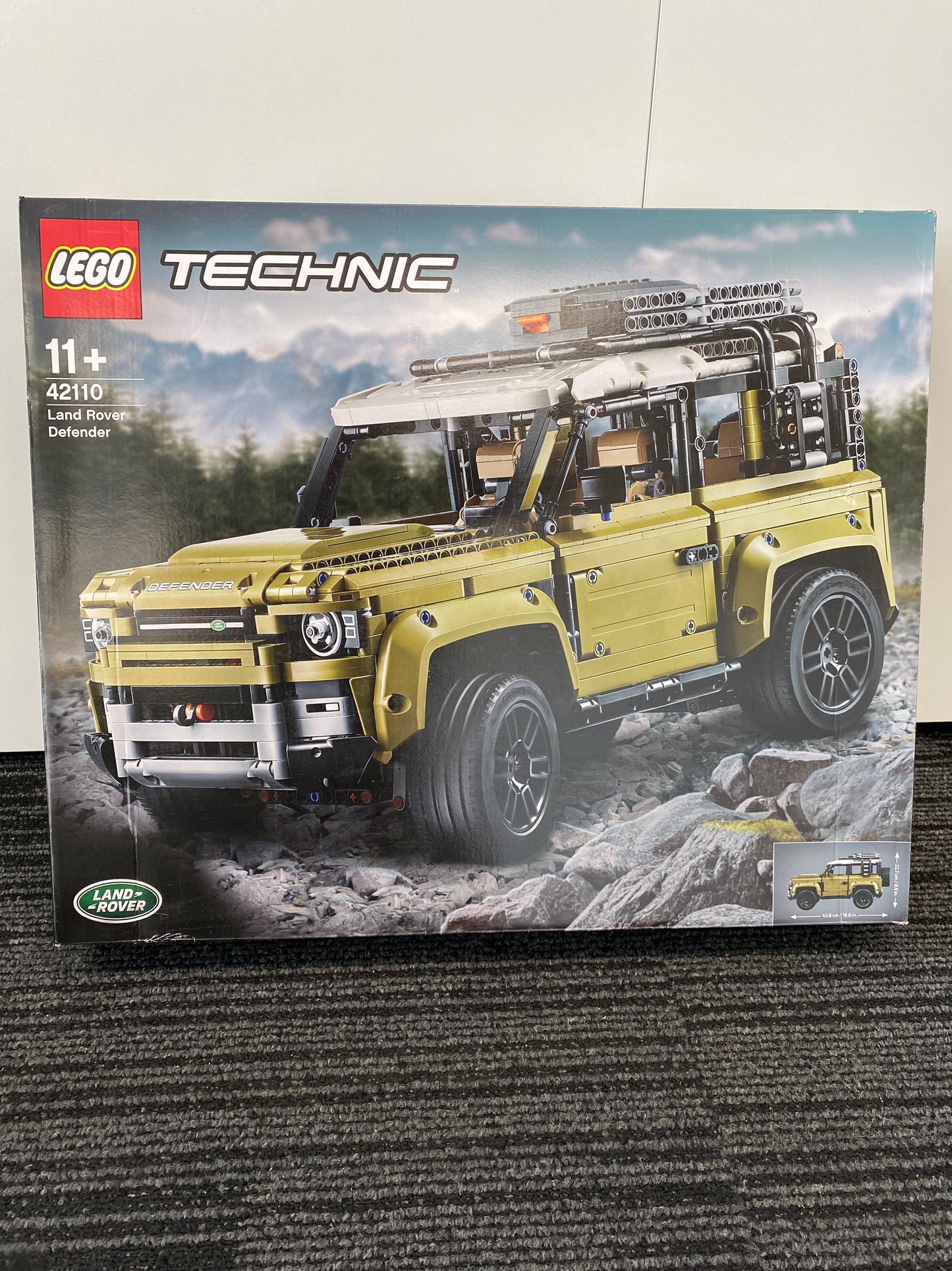 Land Rover Defender. 42110. New