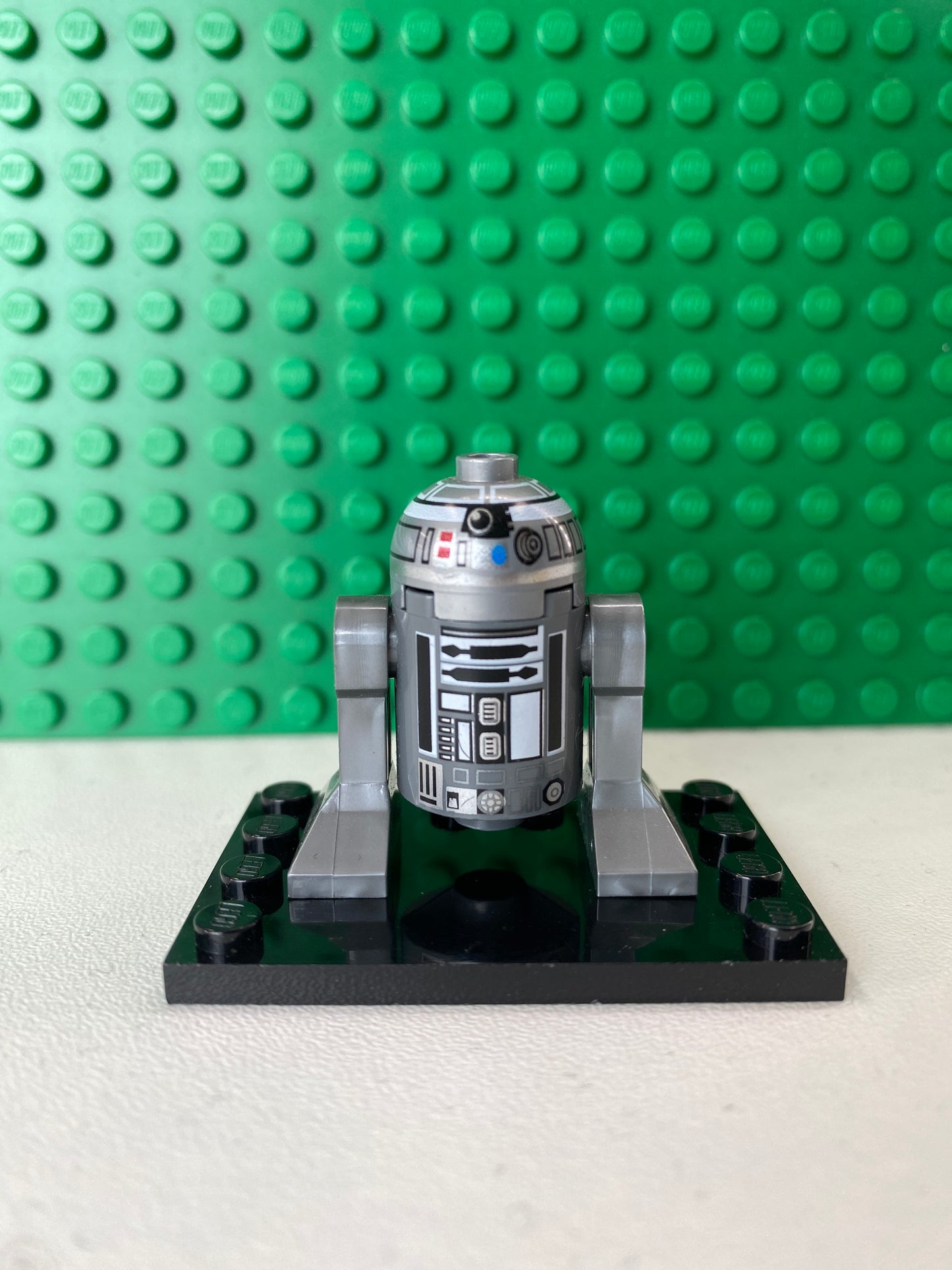 Astromech Droid R2-Q2. Sw0943