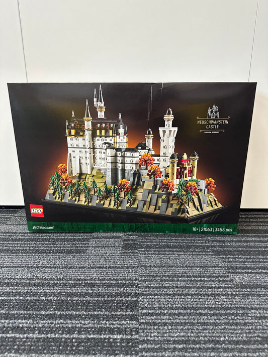 LEGO Architecture. Neuschwanstein Castle. 21063. (damaged box)