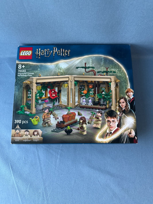 LEGO Harry Potter. Hogwarts Castle: Herbology Class. 76445