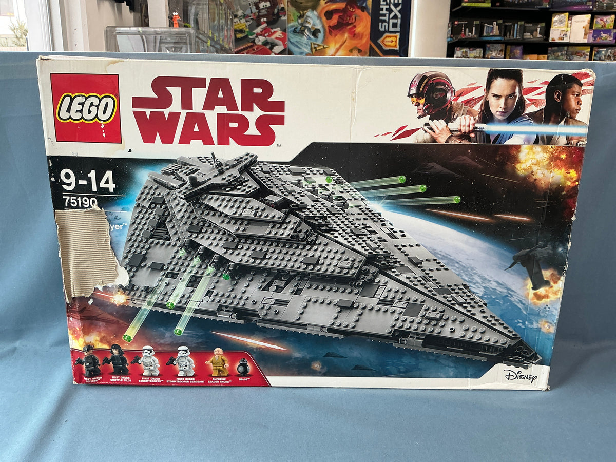 LEGO Star Wars. First Order Destroyer. 75190. Damaged box