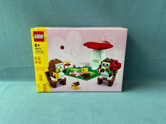 LEGO Exclusive. Hedgehog Picnic Date. 40711