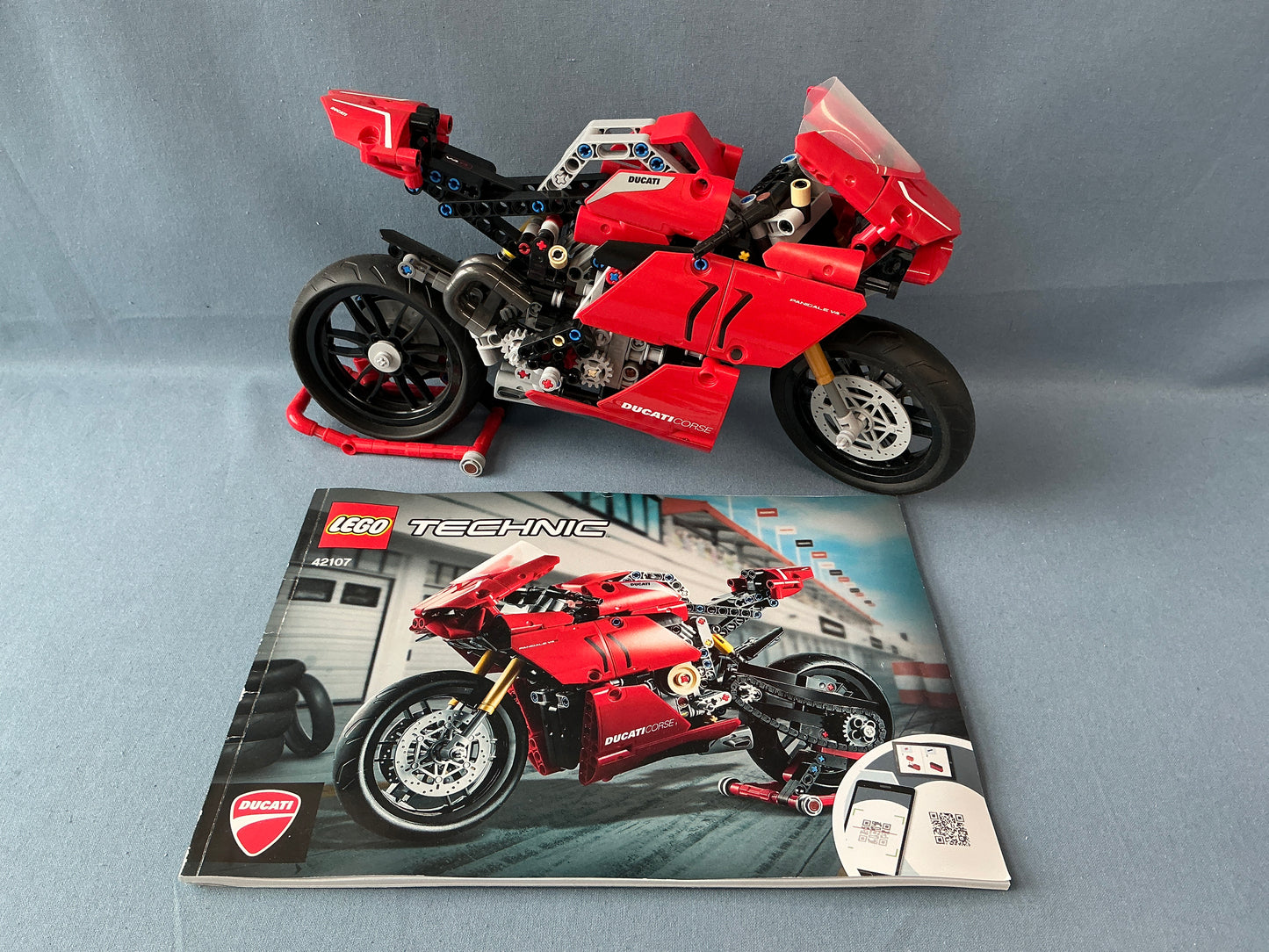 LEGO Technic. Ducati Panigale V4 R. 42107. (Used)
