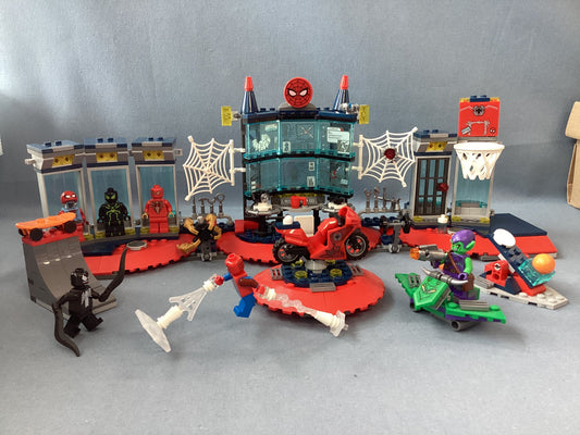LEGO Super Heroes. Attack on the Spider Lair. 76175. (Used)