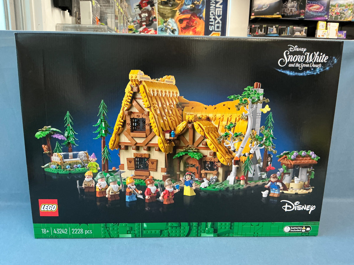 LEGO Disney. Snow White and the Seven Dwarf’s Cottage. 43242. (Used)