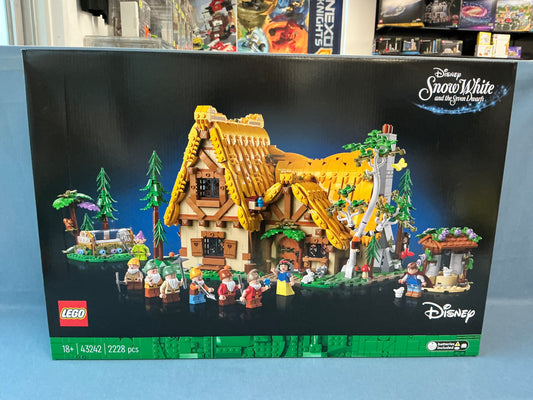 LEGO Disney. Snow White and the Seven Dwarf’s Cottage. 43242. (Used)