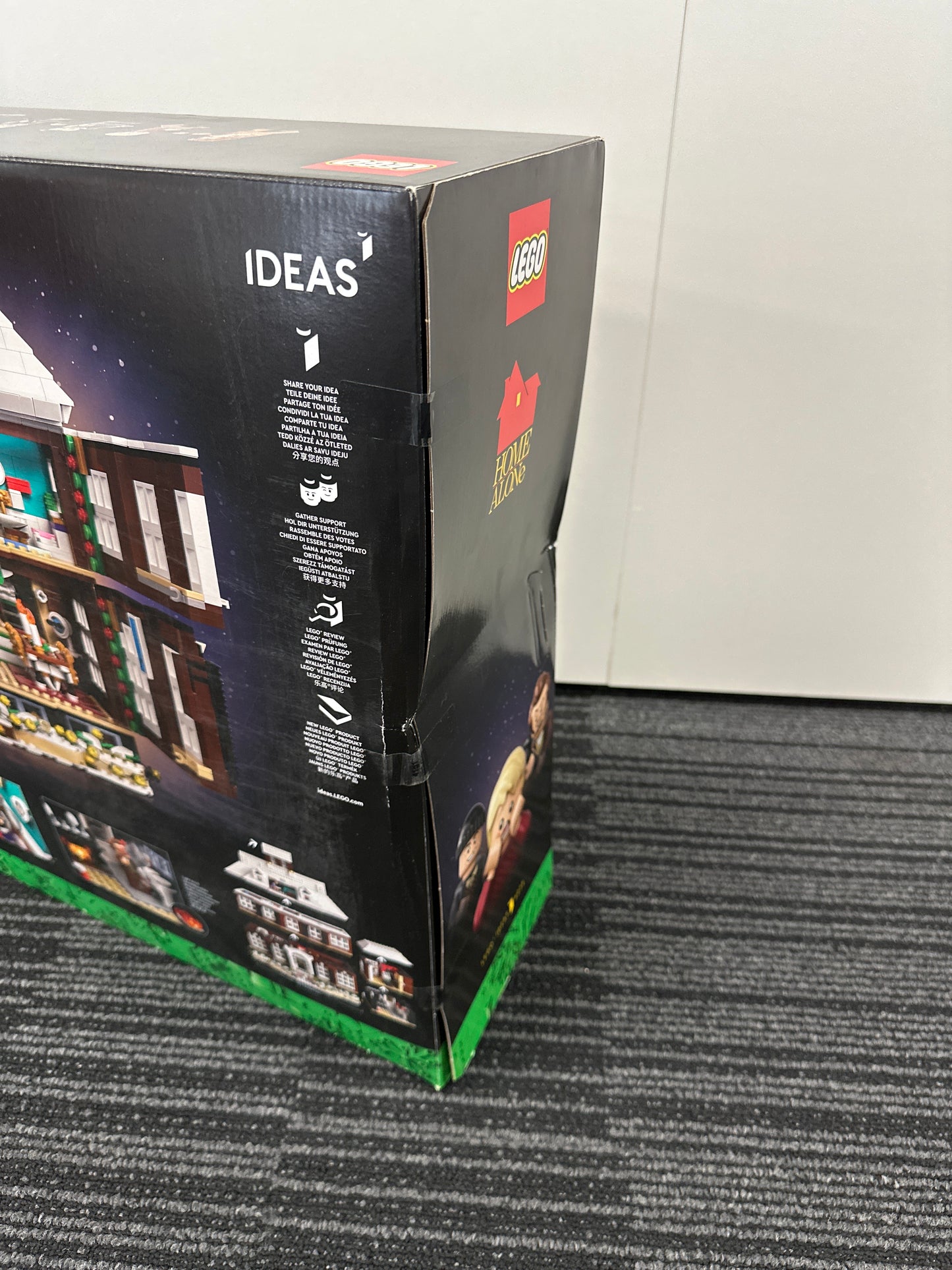 LEGO Ideas. Home Alone House. 21330 (damaged box)