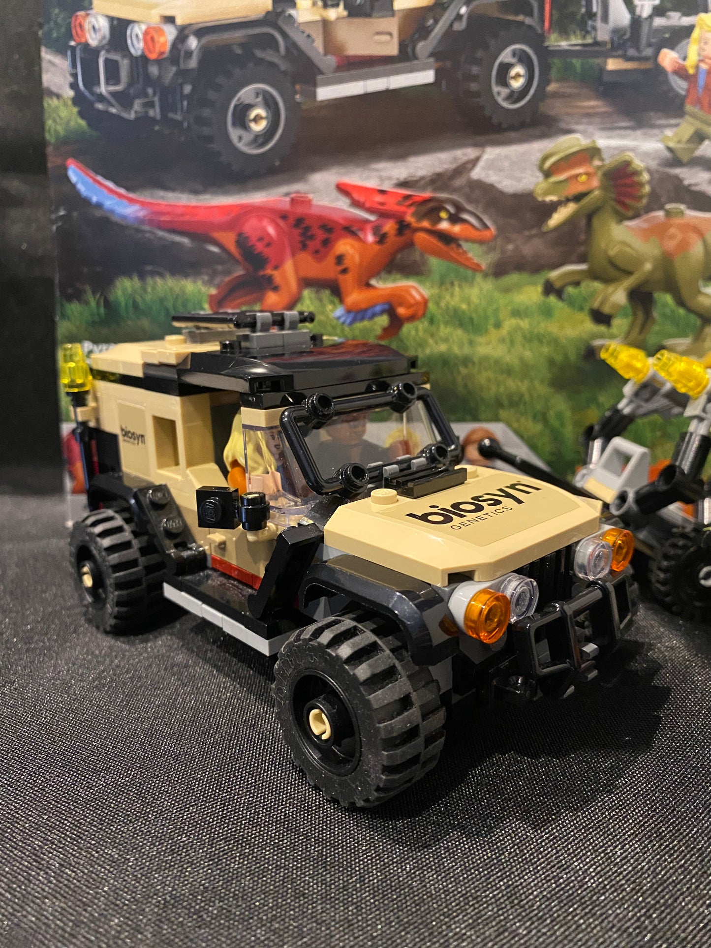 Pyroraptor & Dilophosaurus transport. 75951. Used