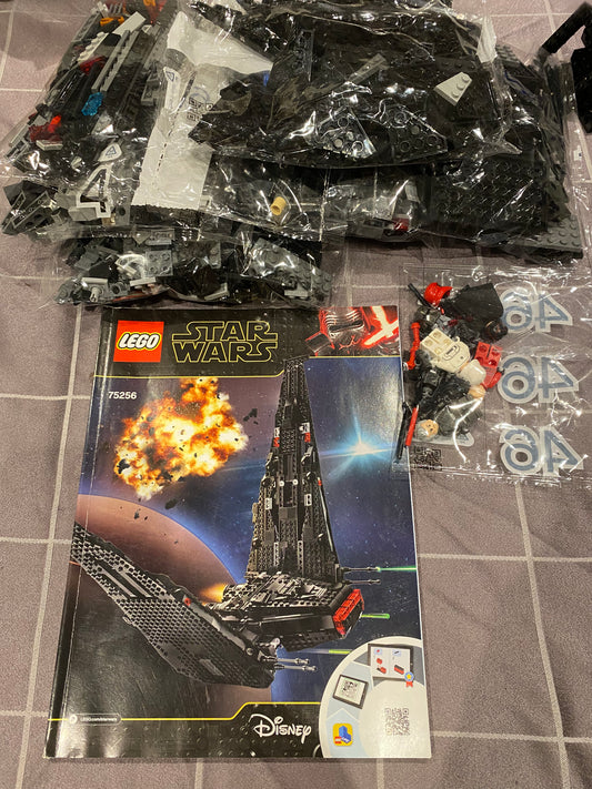 Kylo Ren’s Shuttle. 75256. Used